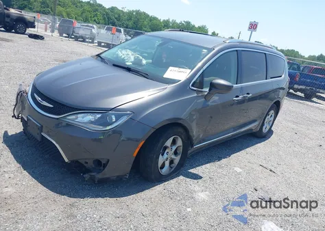 2017 Chrysler Pacifica Touring-L Plus z USA, uszkodzony, nr VIN 2C4RC1EG5HR519220